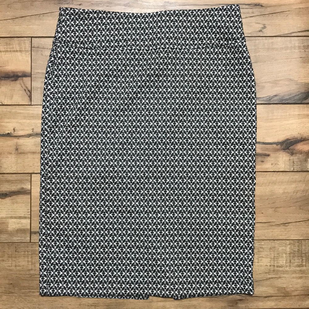 Soho Apparel black & white pencil skirt